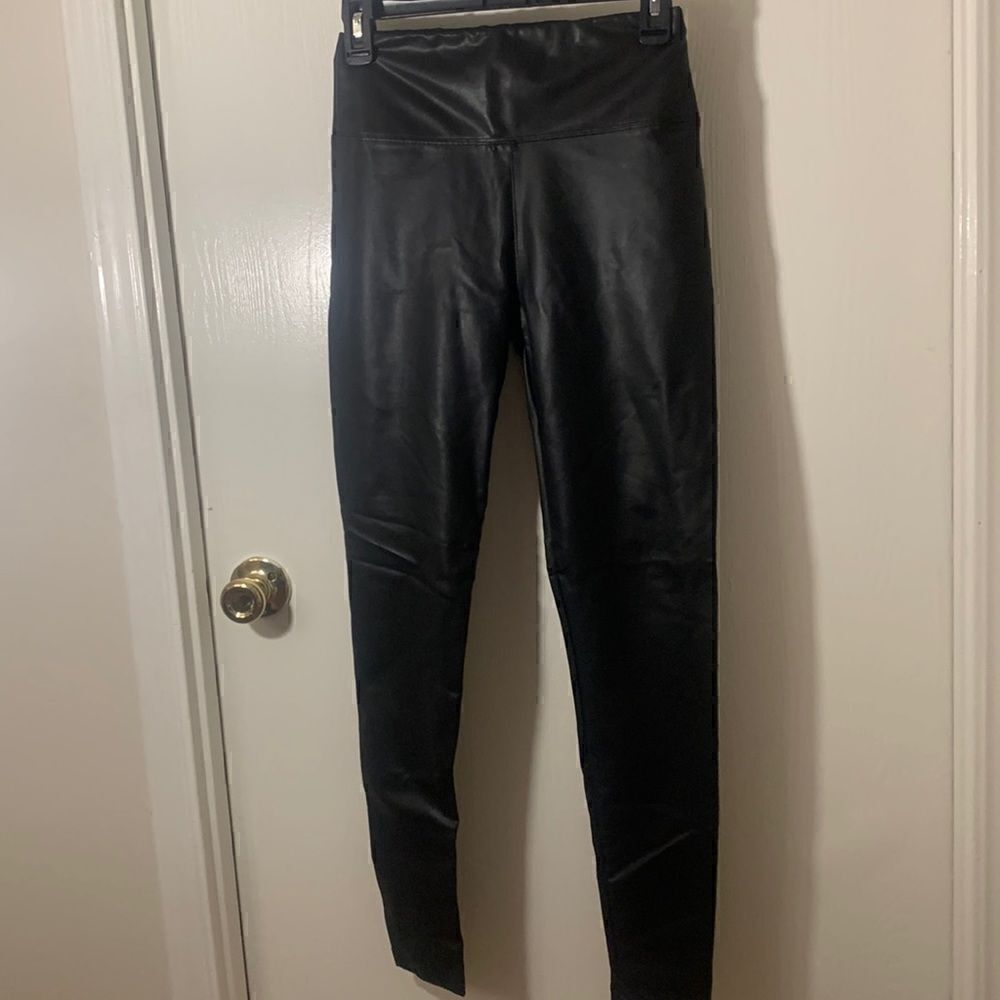 American Eagle EUC black faux leather high waisted leggings Size small